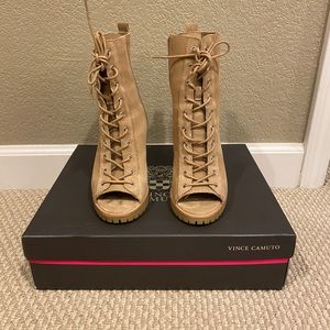 VINCE CAMUTO - HEMMY DRESSY PEEP TOE ANKLE BOOTS (Tan/7.5)